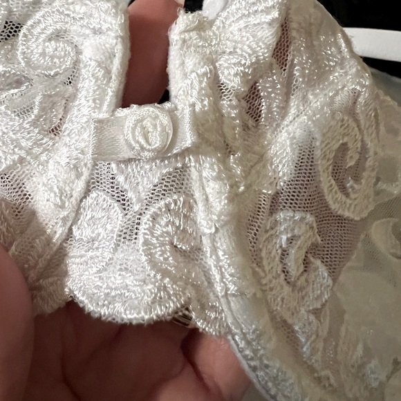 Wacoal Arabesque Underwire Bra Bundle (2) Black and White Size 32 D Semi Sheer - Picture 6 of 13